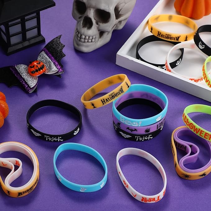 Capoda 100 Pcs Halloween Luminous Silicone Wristbands, Pumpkin Patterns Rubber Bracelets Glow in the Dark, for Kid over 6 Years Halloween Trick or Treat Party Favors Goodie Bag Stuffers Supplies