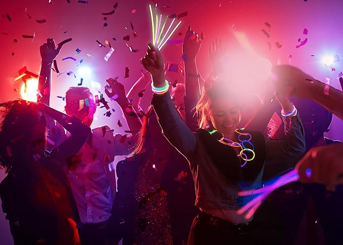 Play22 100pk Ultra Bright Glow Sticks Bulk Party Favors - 8" Premium Glow in the Dark Party Supplies, Neon, Easter, Halloween Party Decorations Glow Necklaces and Bracelets for Kids or Adults